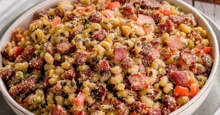 Feijão Tropeiro com Linguiça e Bacon Sadia