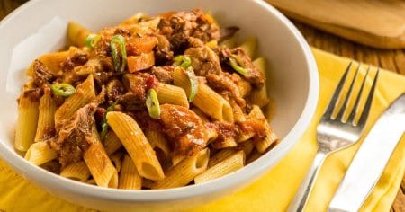 Macarrão com Carne Suína Desfiada