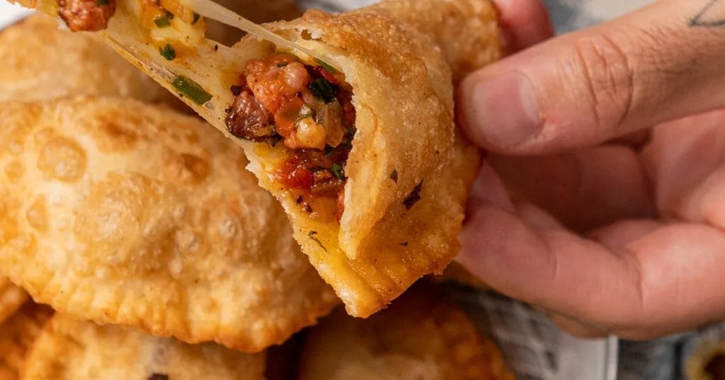 Pastel de Linguiça e Queijo por Chef Léo Abreu