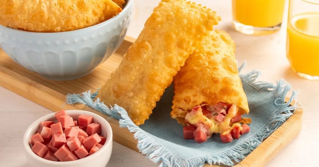 Pastel de Mortadela com Queijo
