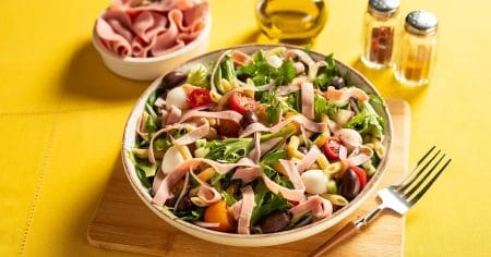 Salada Mediterrânea com Mignoneto, Penne e Folhas