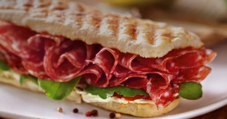 Sanduíche Mediterrâneo de Salame
