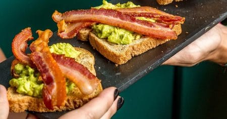 Torrada de Bacon e Abacate