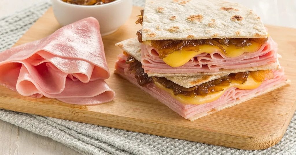 Wrap Tostado com Presunto Sadia, Queijo Prato e Cebola Caramelizada