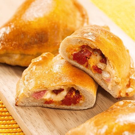 Calzone de presunto, queijo e tomate seco