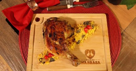 Coxas e Sobrecoxa de Chester Perdigão na Brasa Í Califórnia com Farofa de Panceta Perdigão na Brasa