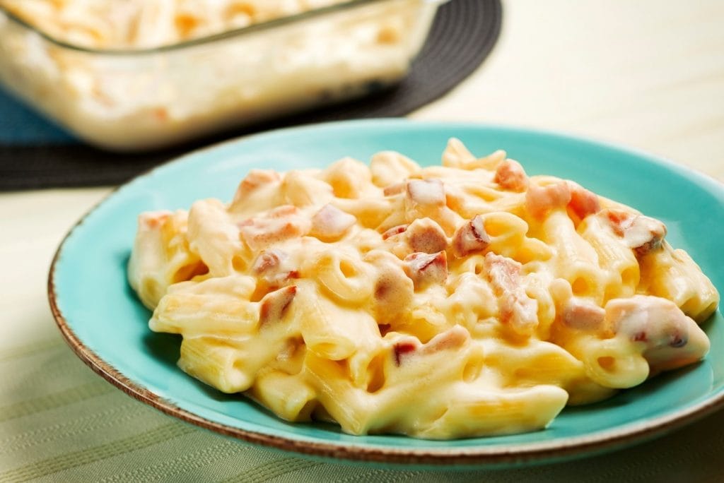 Macarrão com panceta e queijo