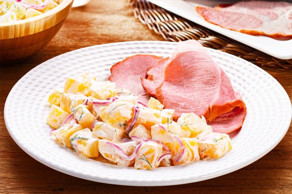 Maionese de Batata Salsa com Endro e Cebola Roxa