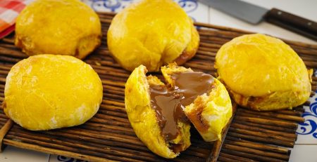 Pão de abóbora com doce de leite