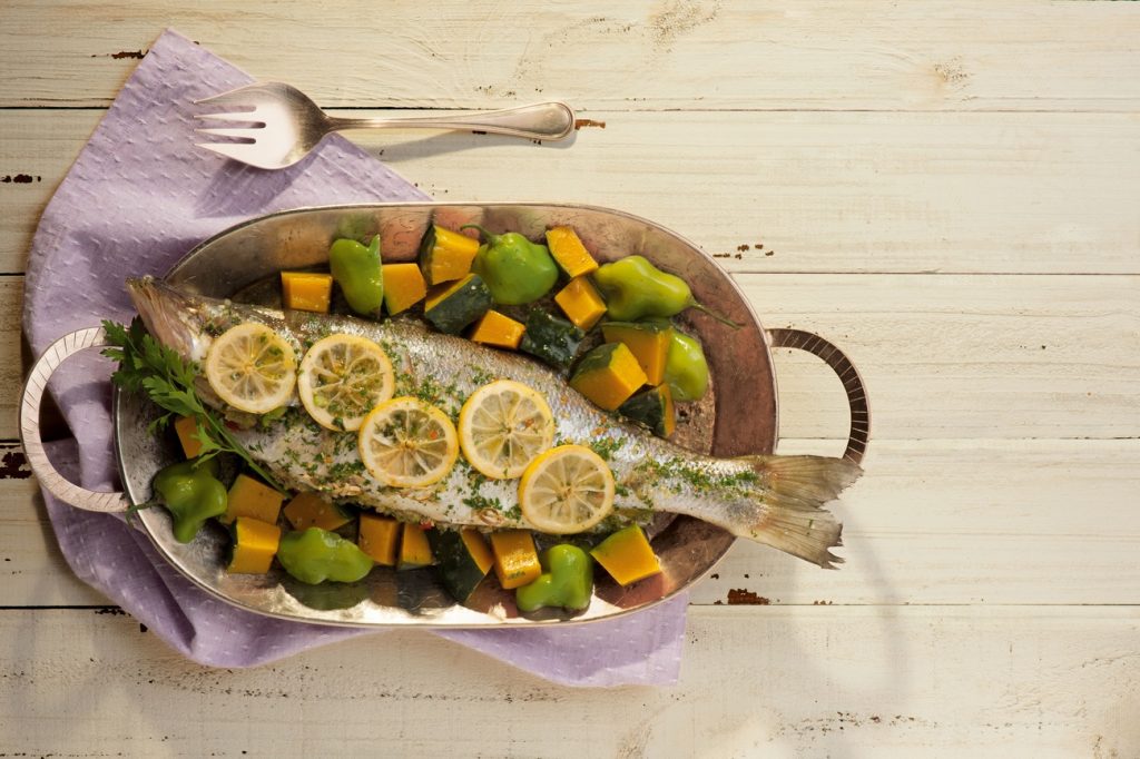Peixe Assado com Farofa Aromática