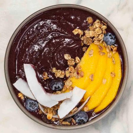Receita de Açaí com coco em lascas, manga, mirtilo e granola