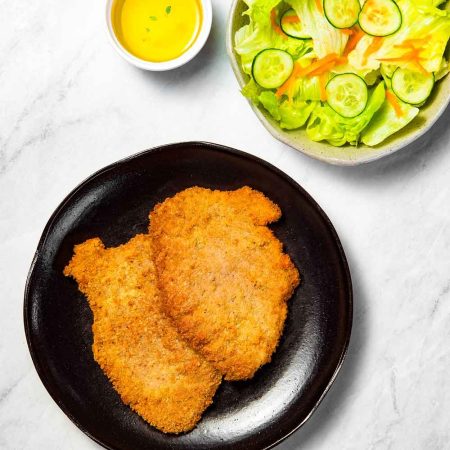 Receita de Bife de fígado à milanesa com salada