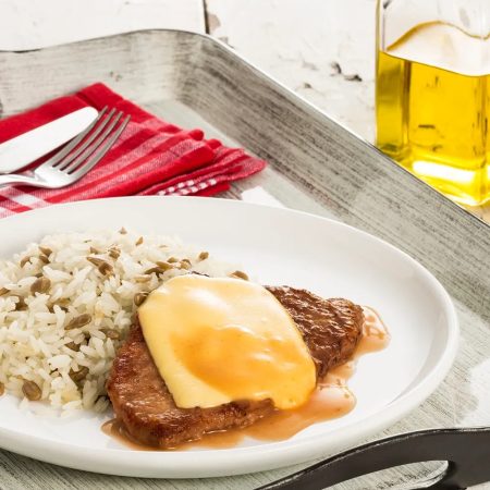 Receita de Bife de Patinho com Sálvia e Queijo Estepe