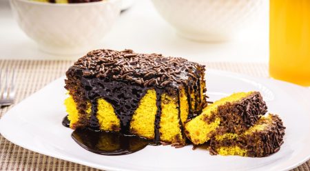 Receita de Bolo de Cenoura com Cobertura de Leite Líquido Ninho