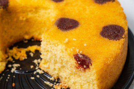 Receita de Bolo de Fubá com Goiabada e Erva-Doce