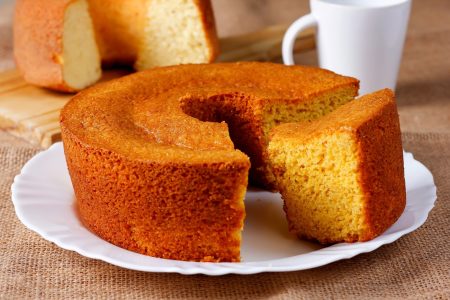Receita de Bolo de Milho Fofinho com Coco Ralado