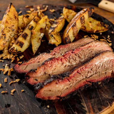 Receita de Brisket com Dry Rub e Batatas na Brasa