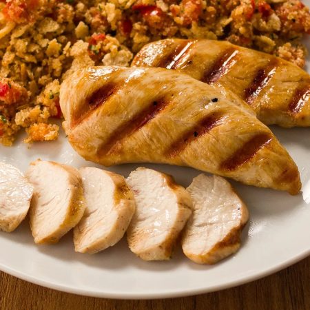 Receita de Filezinho grelhado com farofa de tomate