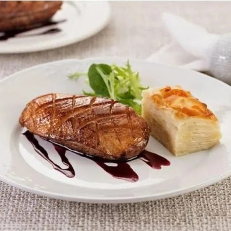 Receita de Magret ao Molho de Vinho e Batatas Gratinadas