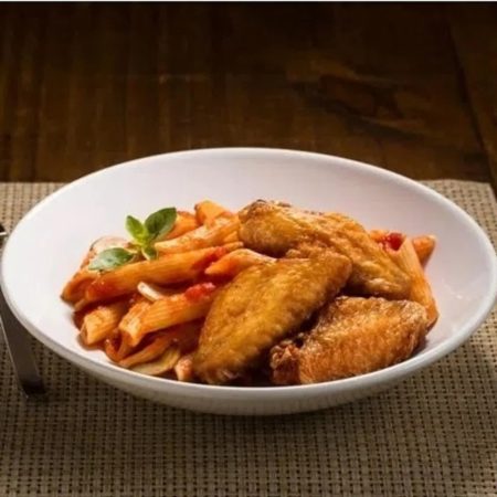 Receita de Meio da Asa com Alho Dourado e Penne ao Sugo