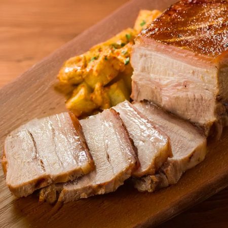 Receita de Panceta Braseada com Batatas Apimentadas