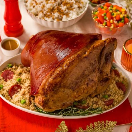 Receita de Pernil Com Farofa de Linguiça e Ervilha