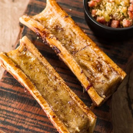 Receita de Tutano assado com Pesto e Farofa de Pão