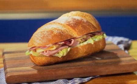 Sanduíche de baguete francesa