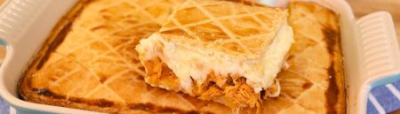 Empadão de frango cremoso na travessa