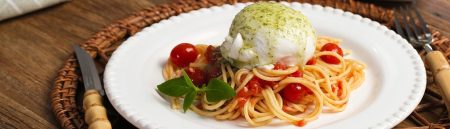 Espaguete Pomodoro com Burrata ao Pesto