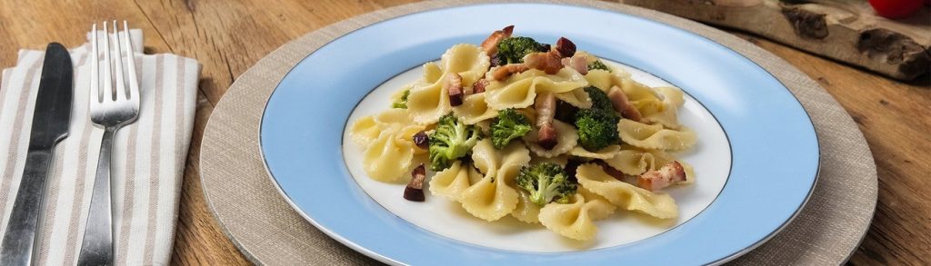 Farfalle com Brócolis e Bacon