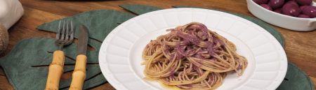 Macarrão com pesto de azeitona