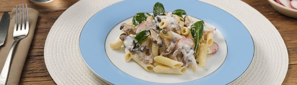 Macarrão gelado com shimeji e shitake