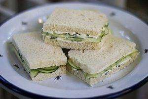 Mini Sanduíche de Pepino e Ovo
