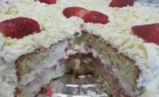 Bolo de Leite Ninho com Morango