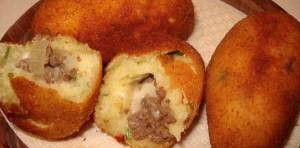 Bolinho de Mandioca com Carne Moída