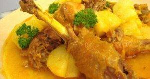 Frango Caipira com Mandioca