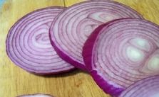DEPOIS DE SABER DISTO, VOCÊ VAI QUERER COMER CEBOLA ROXA TODOS OS DIAS!