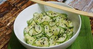 Salada de Pepino Agridoce (Sunomono)