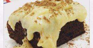 Bolo de Biscoito com Cobertura de Leite em Pó