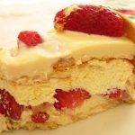 Torta de Chocolate Branco com Morango