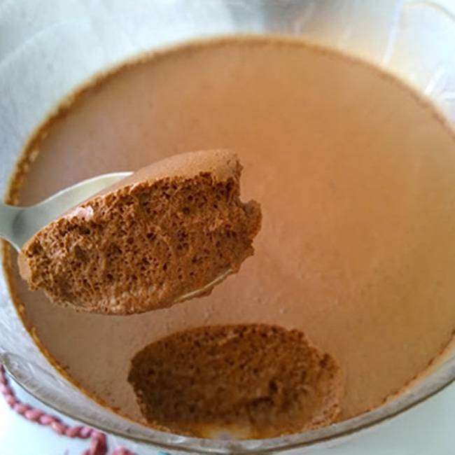 Mousse de Chocolate com Gelatina Incolor