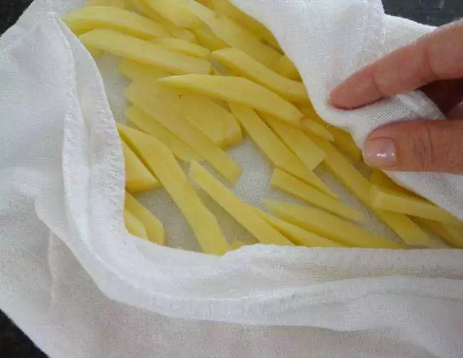 Como usar o vinagre para deixar sua batata frita crocante