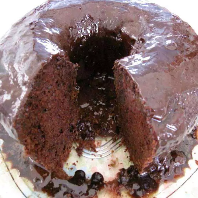 Bolo de Chocolate com Calda (Bolo Peteleco)