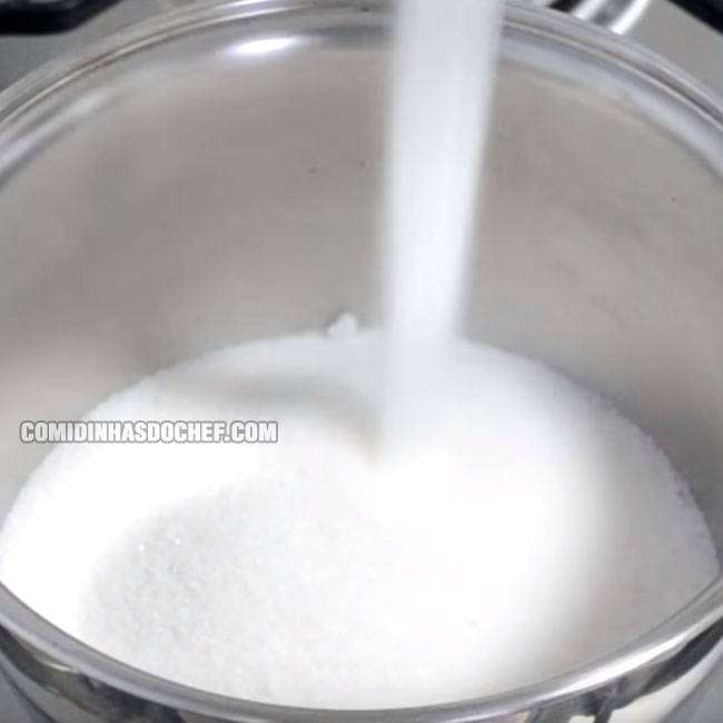 Como Fazer Calda de Açúcar - Passo 1
