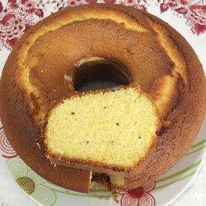 Bolo de Fubá com Erva Doce