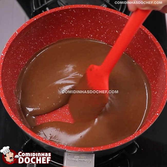 Bolo de Cenoura com Cobertura de Chocolate - Passo 4