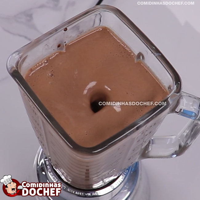 Bolo de Chocolate Fofinho de Liquidificador - Passo 2