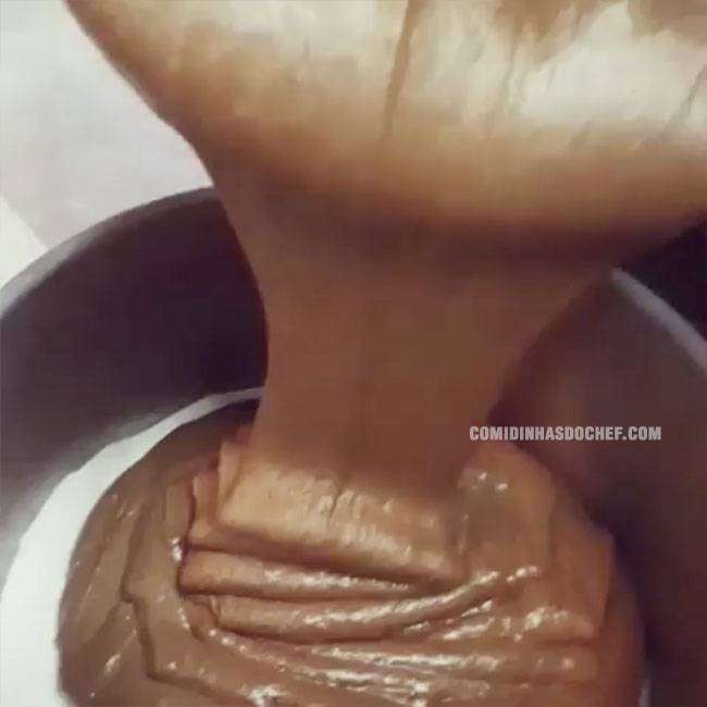 Pão de Ló de Chocolate Simples - Passo 9
