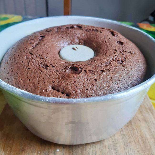 1) Acima temos a receita de bolo de chocolate da Solange. Sobre